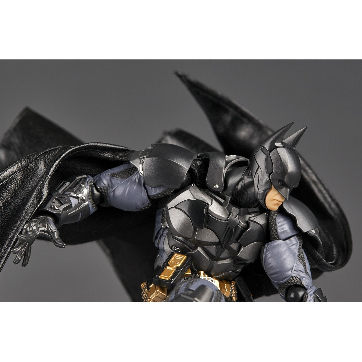 Batman: Arkham Knight Batman Revoltech Amazing Yamaguchi Action Figure