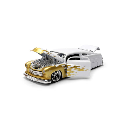 Bigtime Muscle 1951 White Mercury 1:24 Scale Die-Cast Metal Vehicle